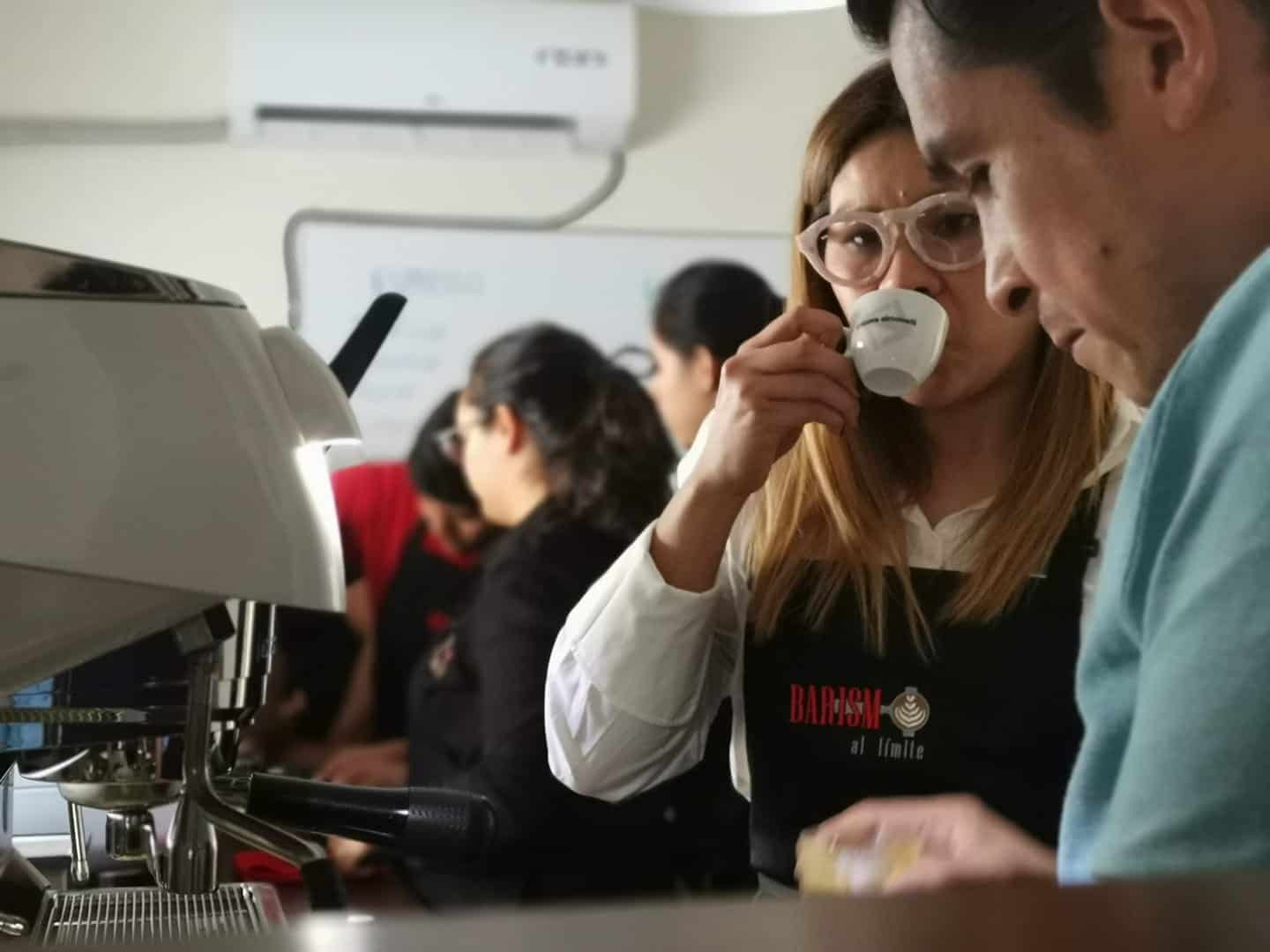 🚀 Café para Emprendedores: Consejos para Iniciar tu Propia Cafetería de Especialidad ☕💼
